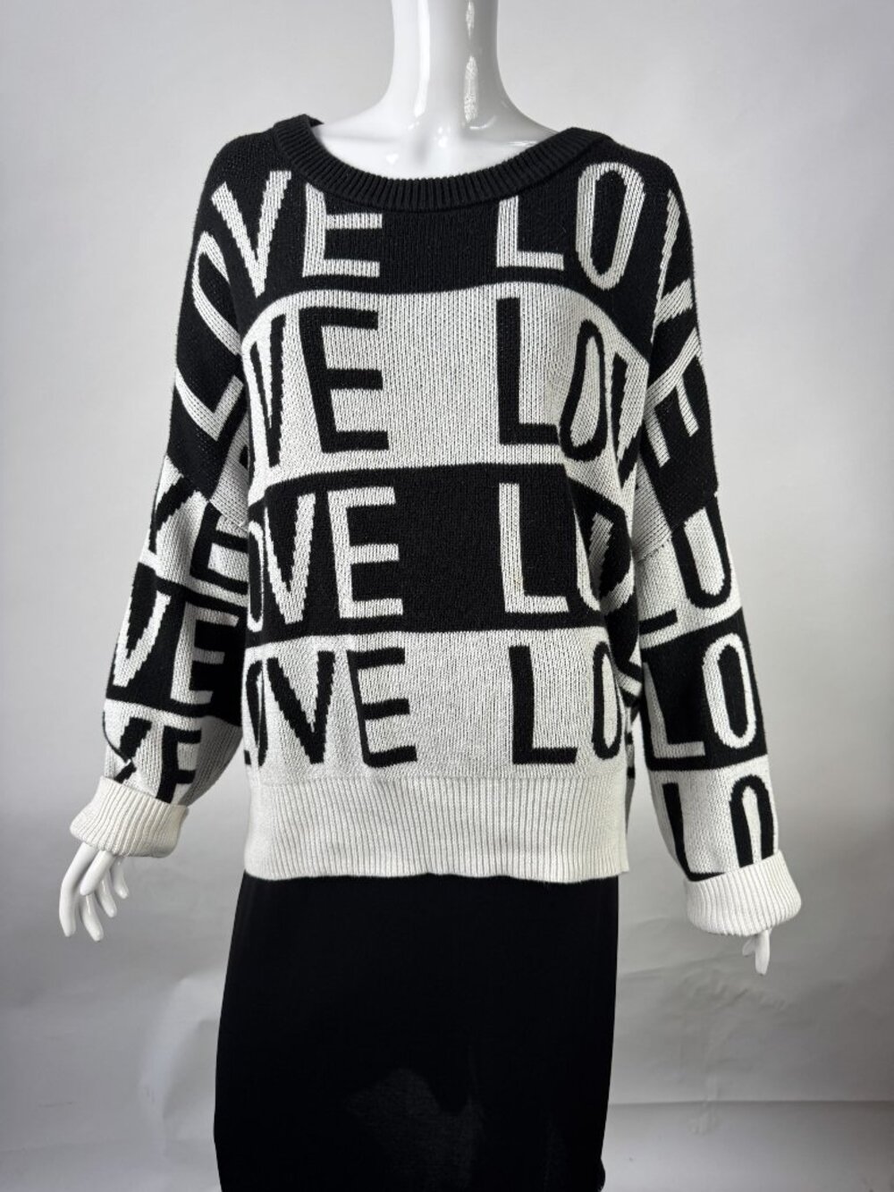 Soho New York & Co. Street Black & White Love Print Sweater L Cotton Blend